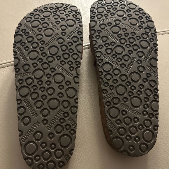 Chestnut Mephisto Mabel slides. Euro size 40. - Picture 5 of 5